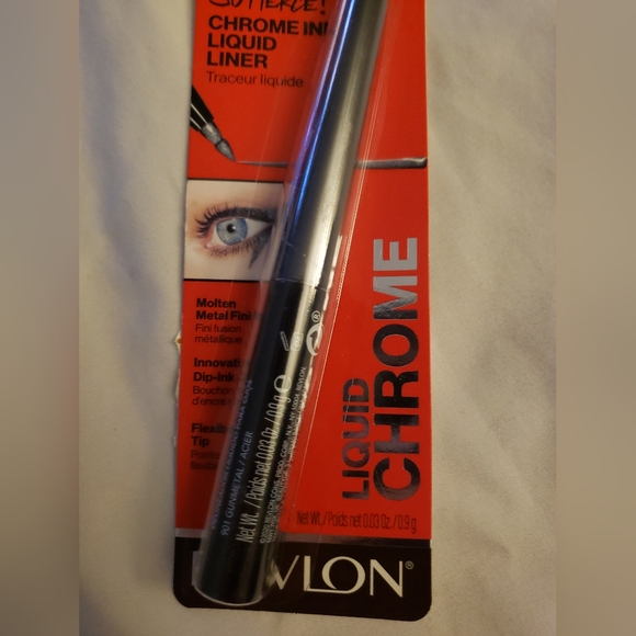 RevlonSo Fierce! Chrome Ink Liquid Eyeliner, Longlasting Bold Metallic Pen Liner - Picture 4 of 8